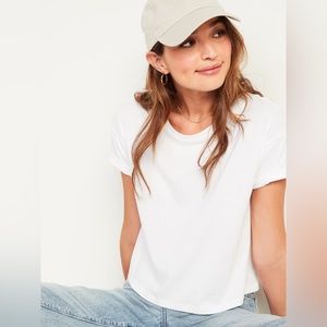 Old Navy Loose Short-Sleeve Crop Tee in White Lilies, size medium